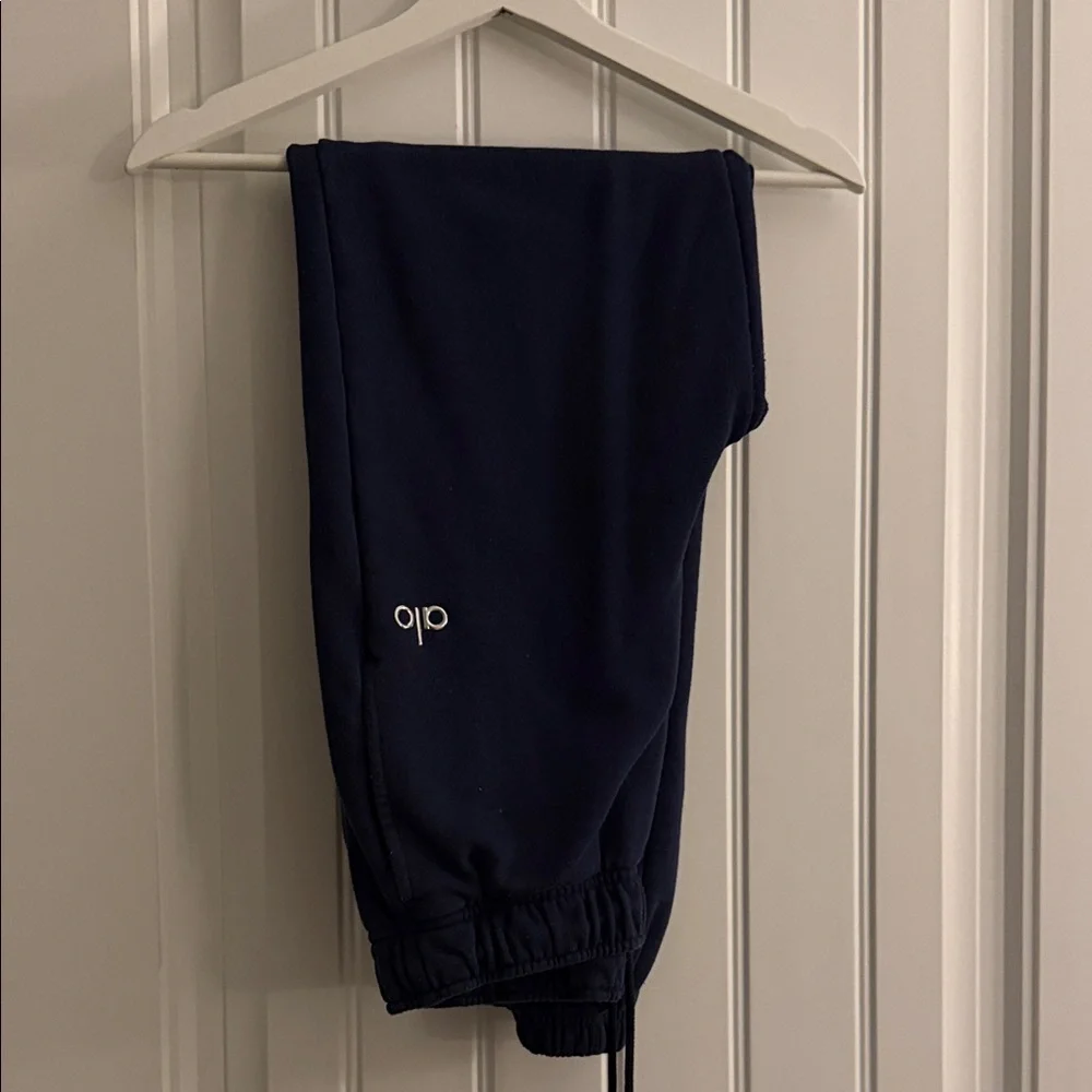 Alo Navy sweatpants - Picture 1 of 2